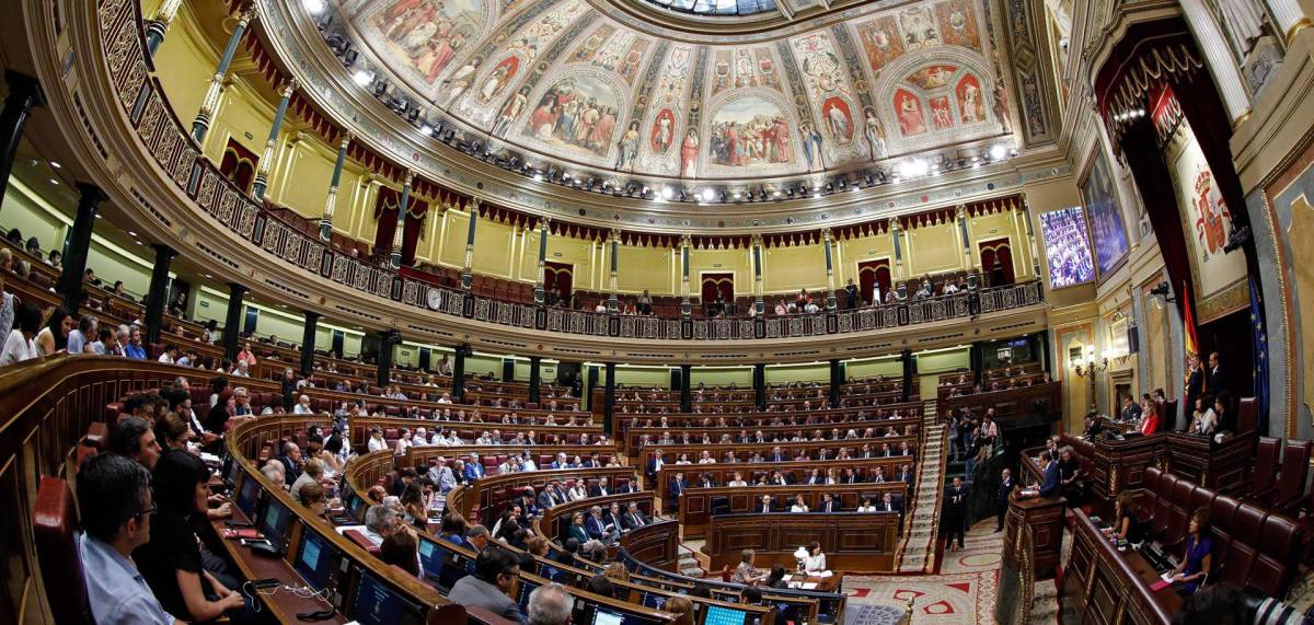 Congreso de España examinará petición para regularizar a migrantes sin papeles