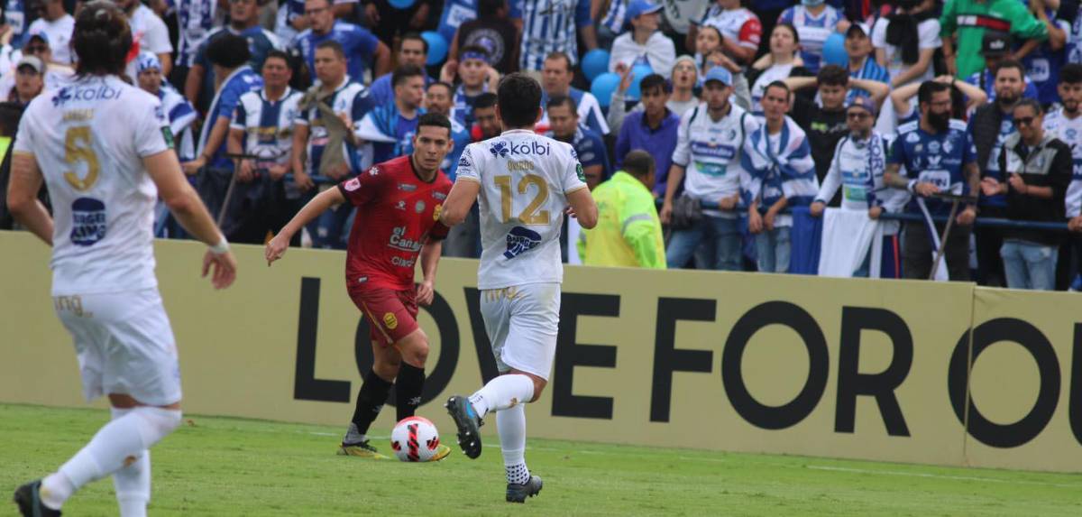 Jhow Benavídez se encargó de abrir el marcador en Cartago.