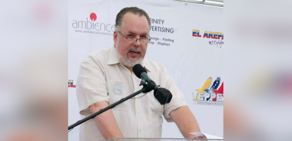 Luis Monch reta a Libre a desmentirlo sobre su plan hecho en Venezuela