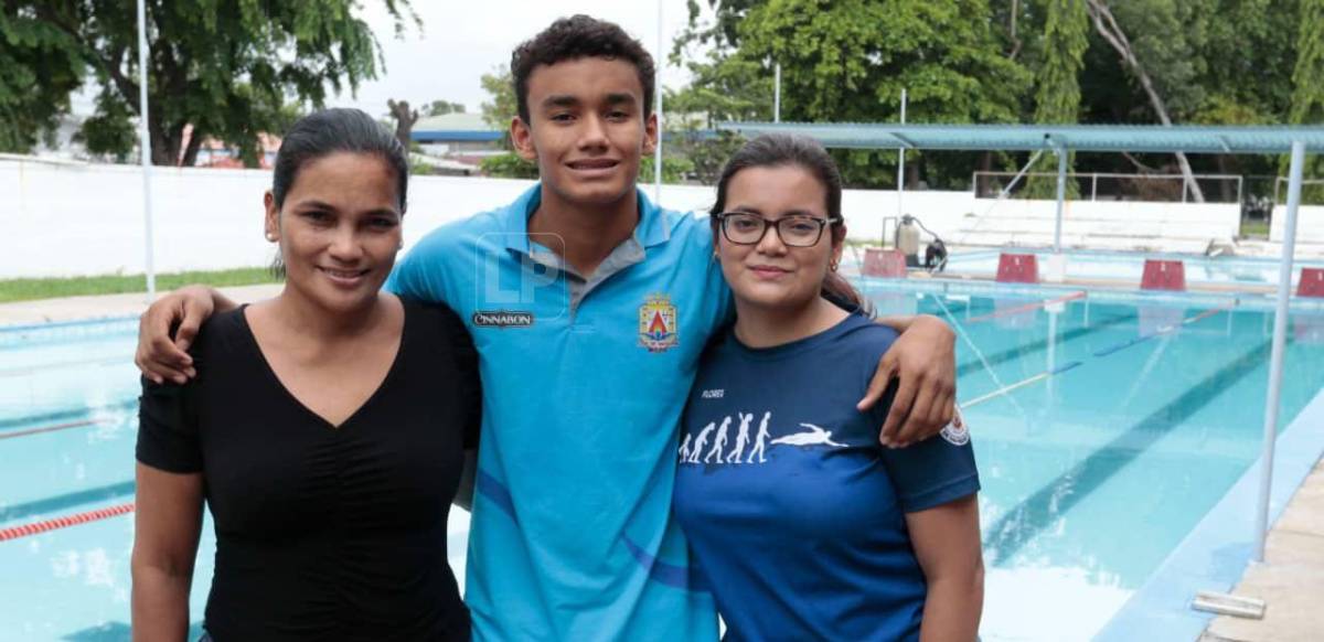 El nadador sampedrano cuenta con el apoyo de su madre Angélica y su hermana Ónix Leticia.
