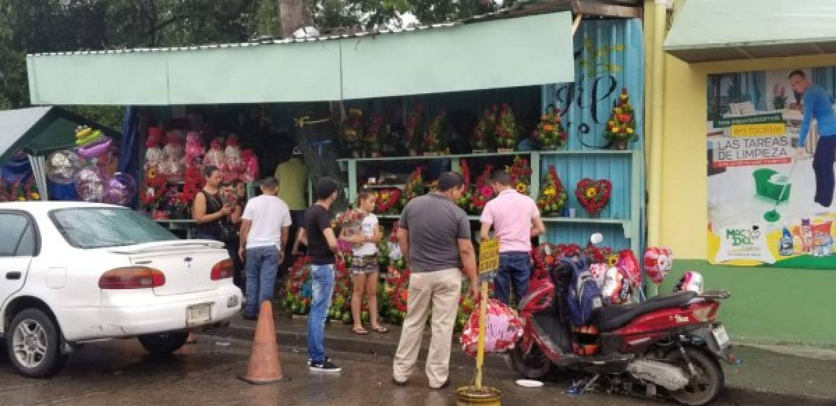 En algunos países se observan algunas curiosas costumbres. En Tailandia, por ejemplo las parejas compiten por darse el beso más largo. ¿El récord? 58 horas, 35 minutos y 58 segundos.