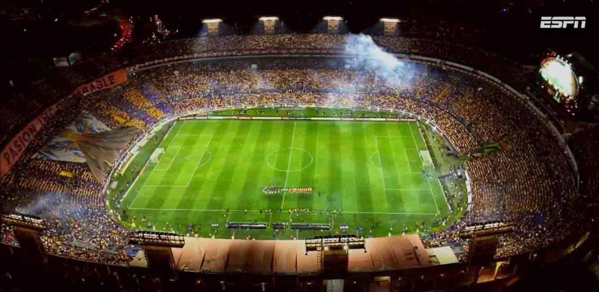 Espectacular ambiente por parte de la afición de los Tigres.