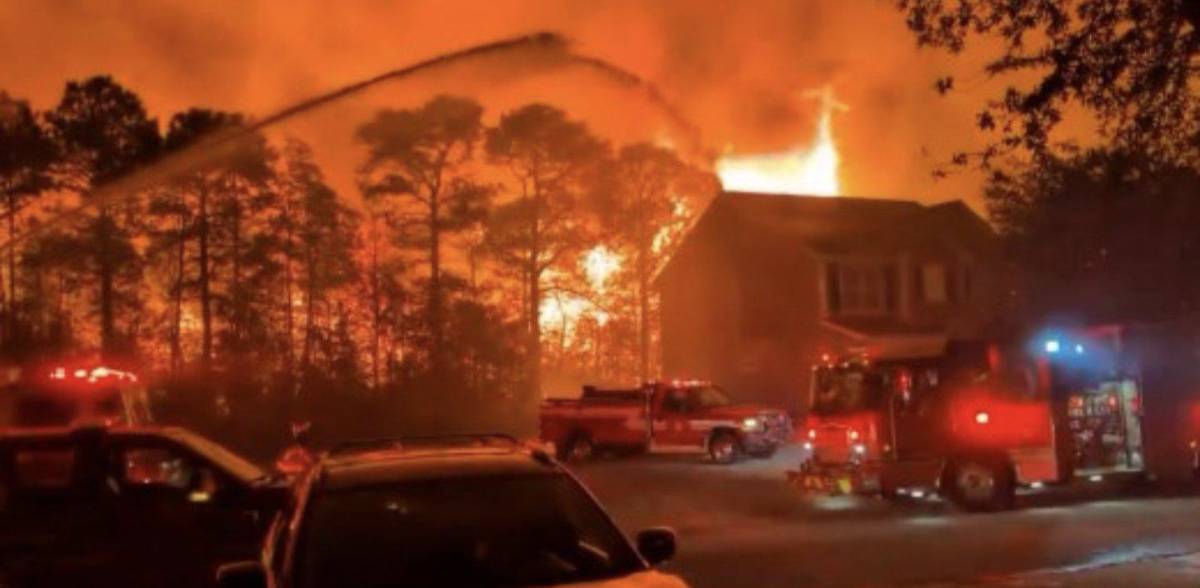 Estado de emergencia en las Carolinas por devastadores incendios