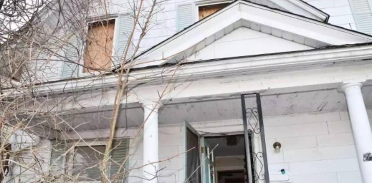 Madrastra encerró a su hijastro por 20 años y salen a la luz escalofriantes fotos