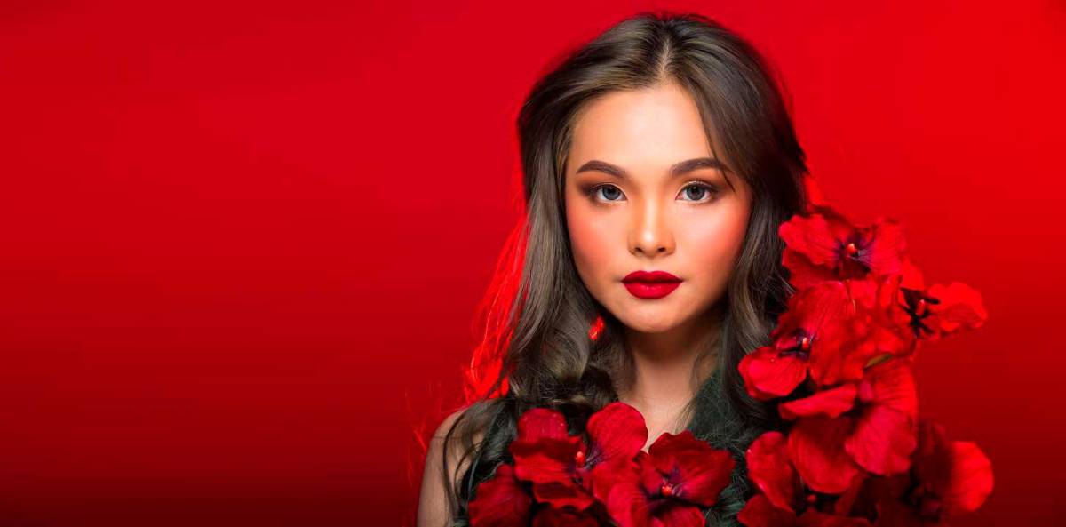 Labios rojos para el maquillaje festivo