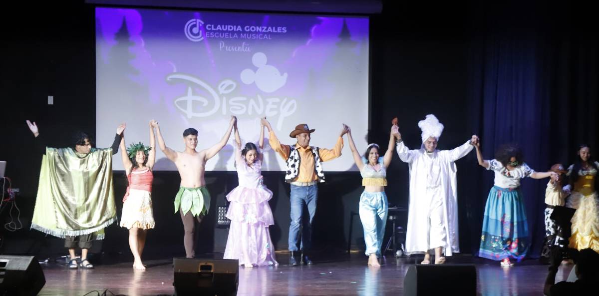 Los chicos de Hola Eventos HN inauguraron el show de Disney