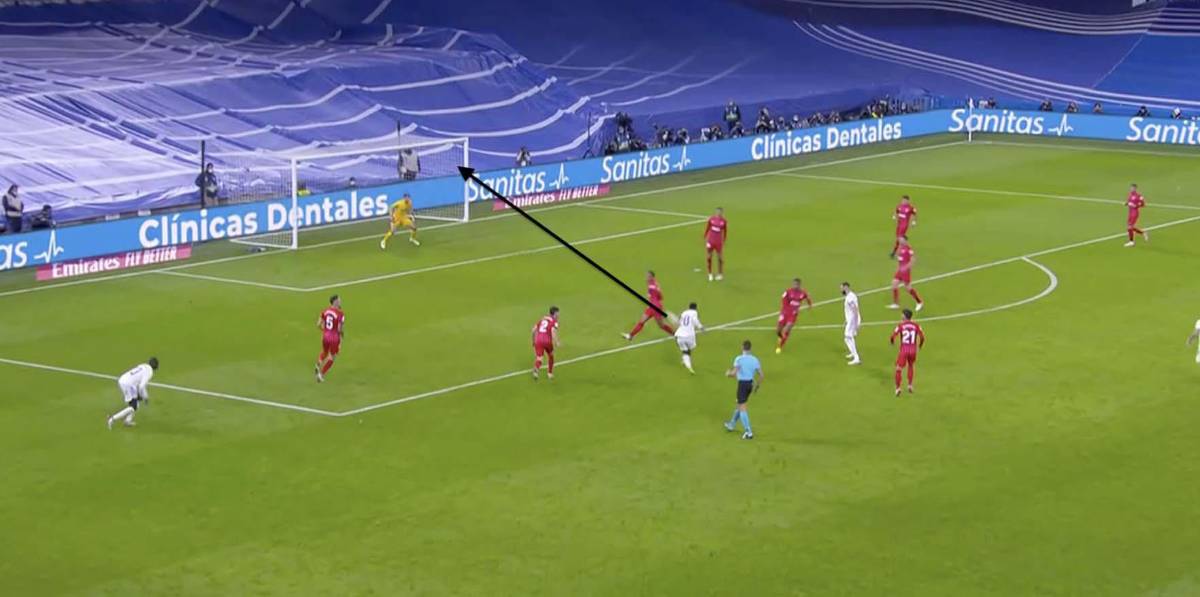 El zapatazo de Vinicius que se fue directo al ángulo.