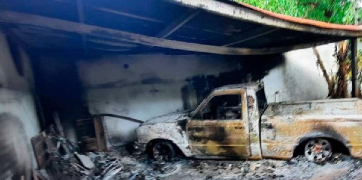 La turba incendió la residencia y el vehículo de la víctima.