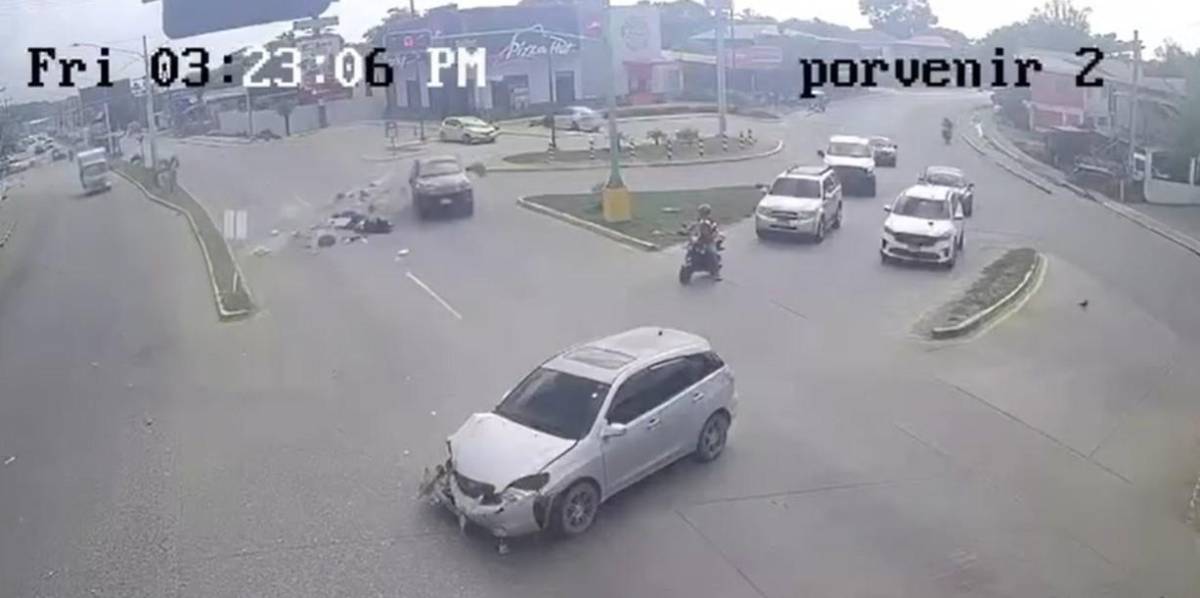 Por homicidio imprudente acusan a conductor de pick up que se pasó semáforo en rojo y murió bebé