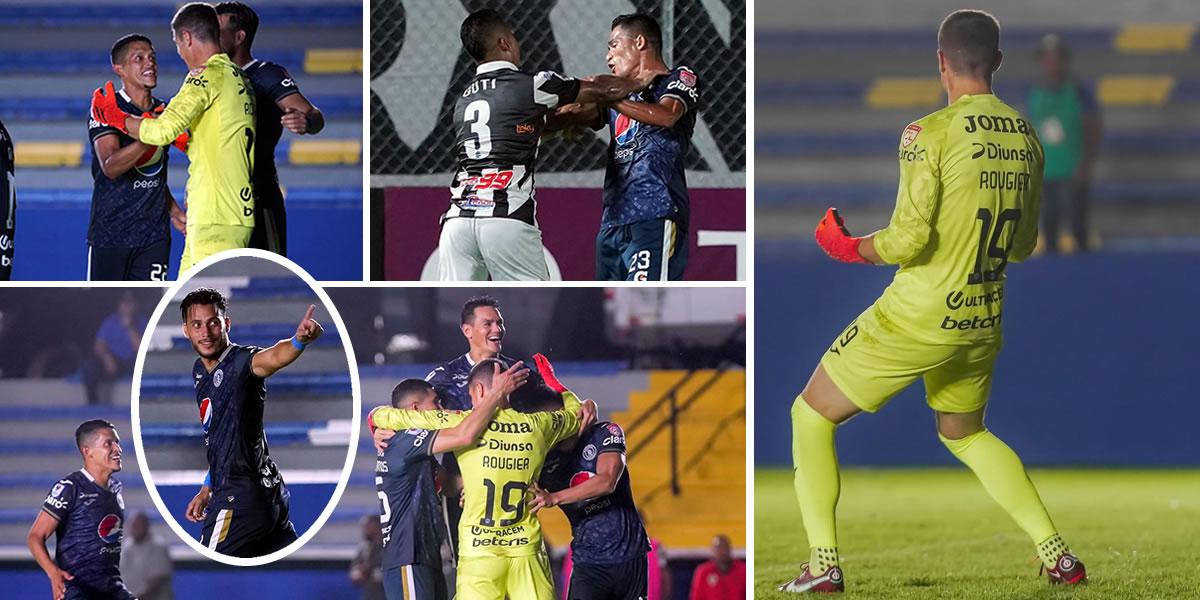 En imágenes la celebración del Motagua por clasificar a las semifinales de la Liga Concacaf 2022 tras ganar al Tauro FC en la tanda de penales con Jonathan Rougier como héroe.
