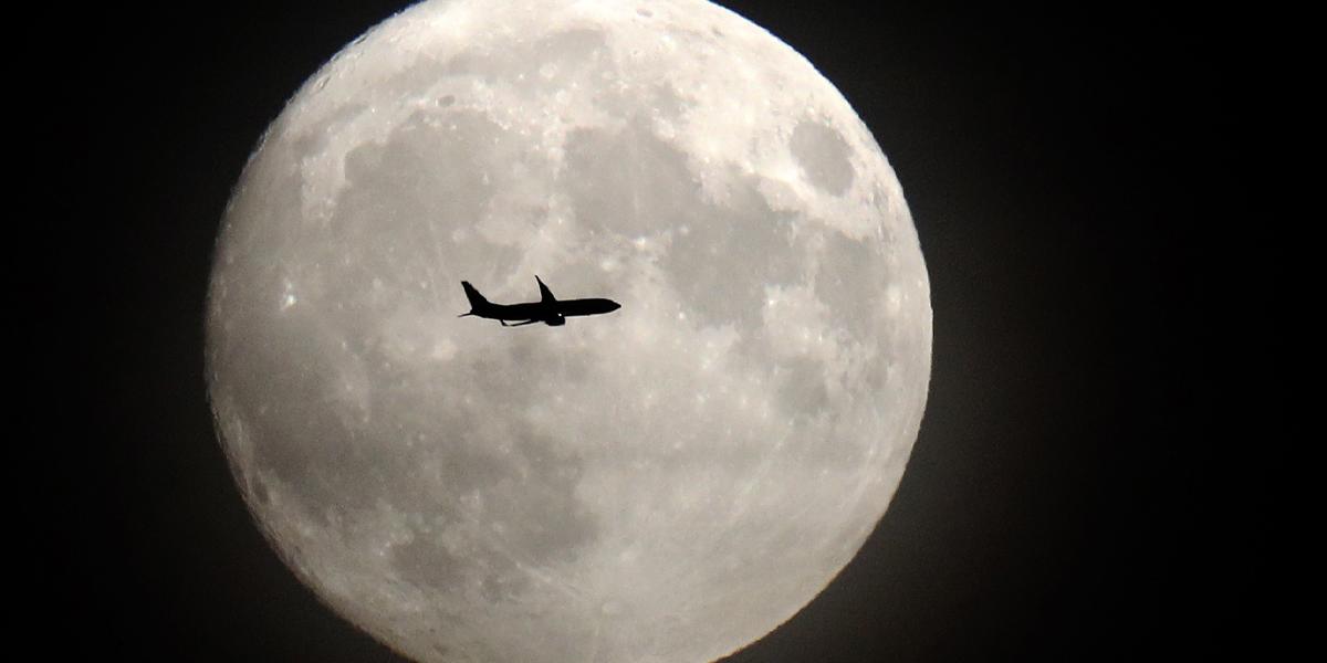 EEUU retrasa para 2025 el regreso a la Luna y espera hacerlo antes que China