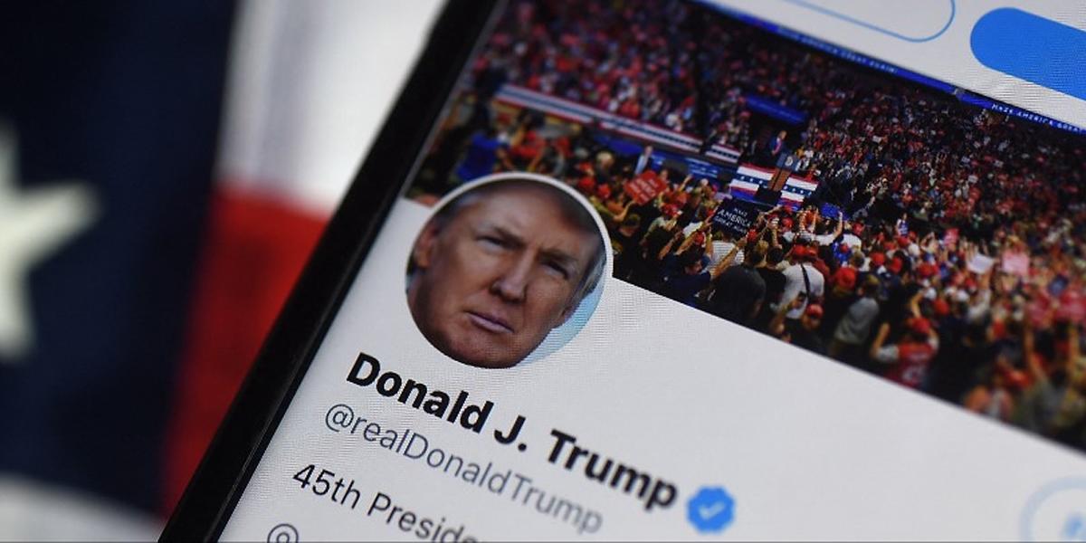 Donald Trump pide a un juez que ordene a Twitter que reactive su cuenta