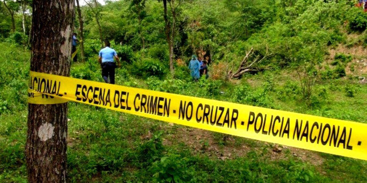 Hallan cadáver de hombre con cartel que decía “por ladrón” en Olancho