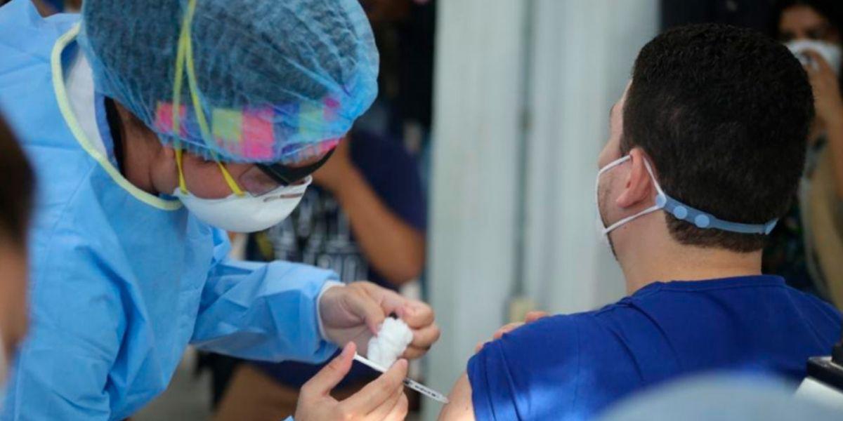 Salud acuerda dar permanencia a 1,917 trabajadores de primera línea