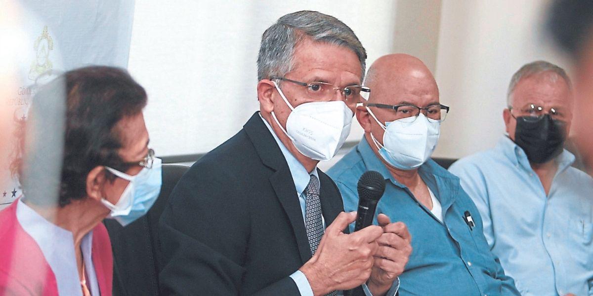 Nuevo ministro de Salud rechaza lote de dosis pediátricas por vencer