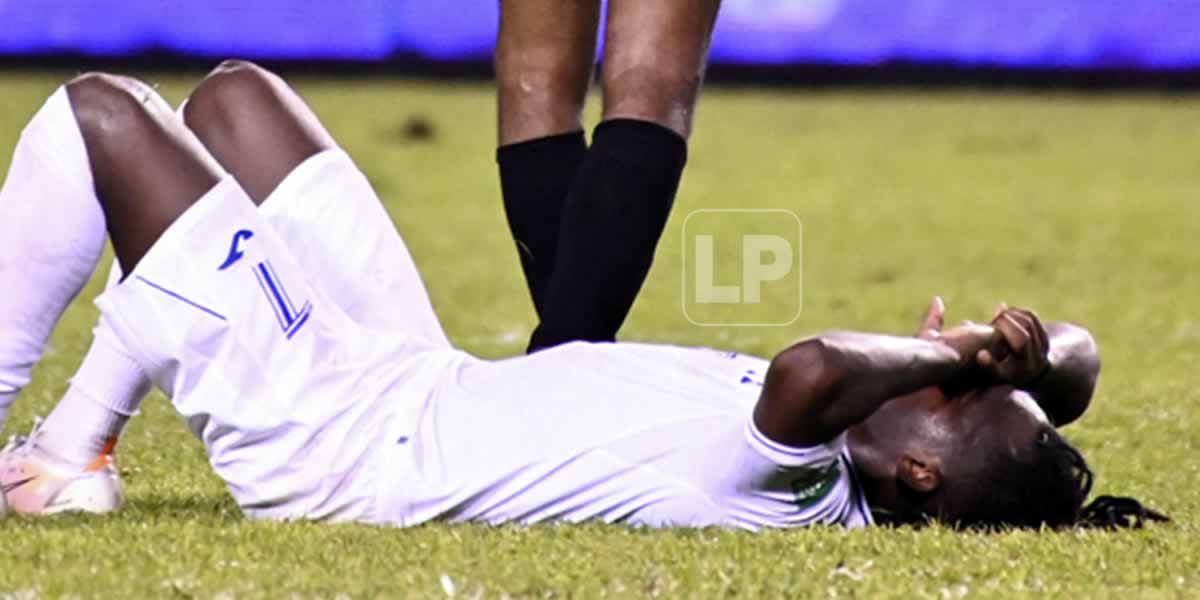 Alberth Elis se lamenta tras una ocasión fallada contra los jamaicanos.