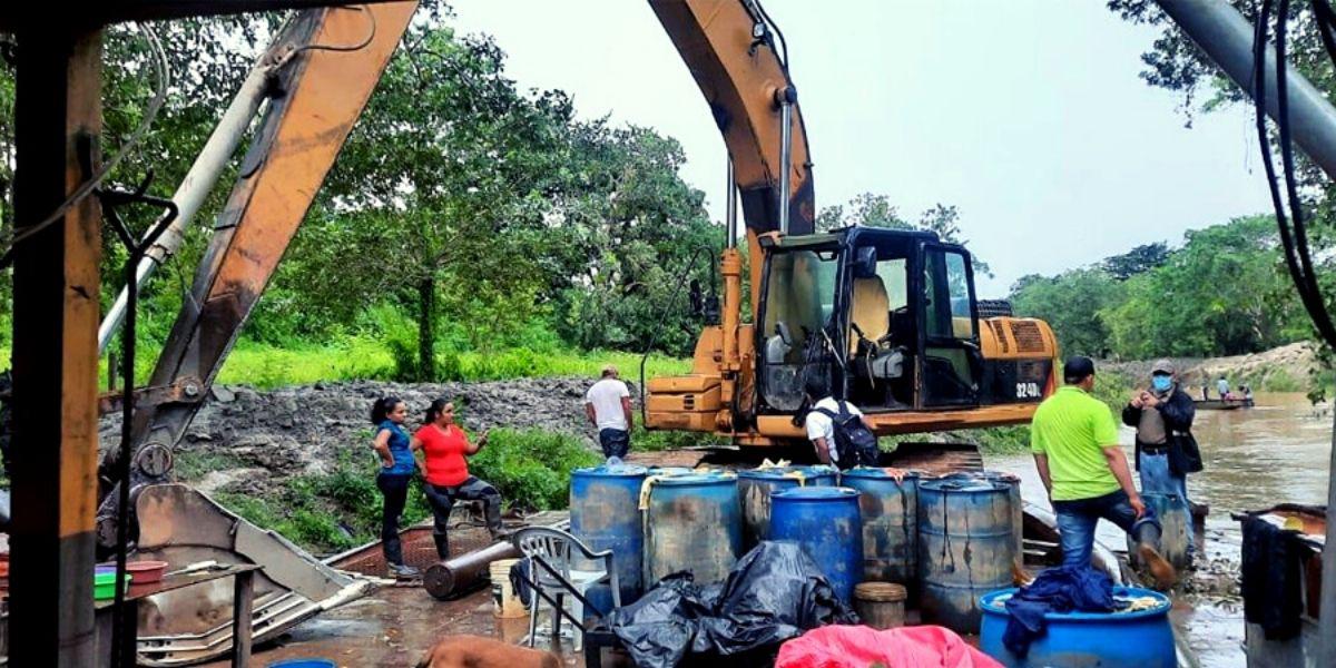 Ejército de Honduras decomisa equipo de extracción minera en río Patuca