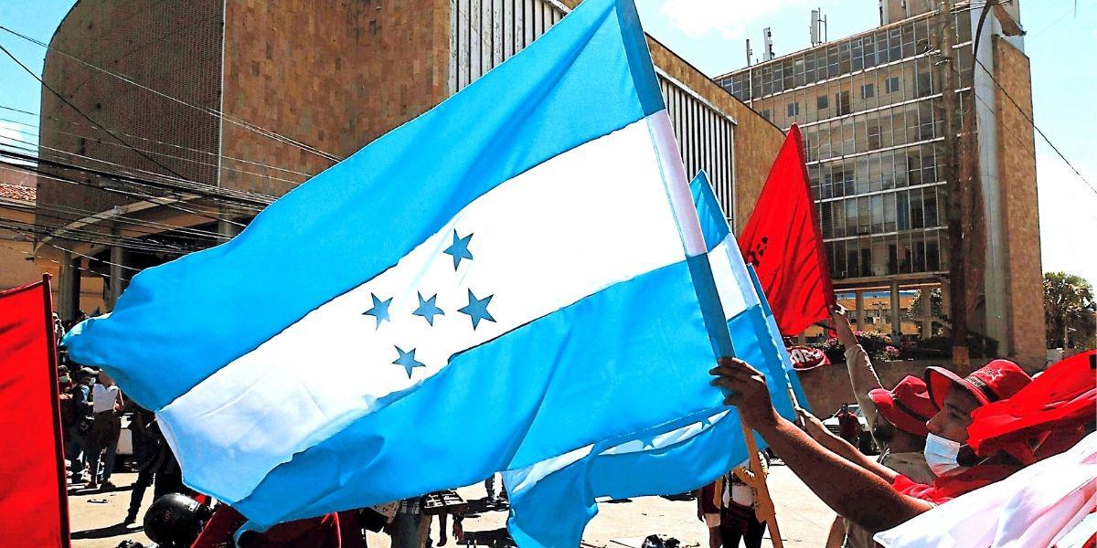 División interna del partido Libre arrastra al país a una nueva crisis