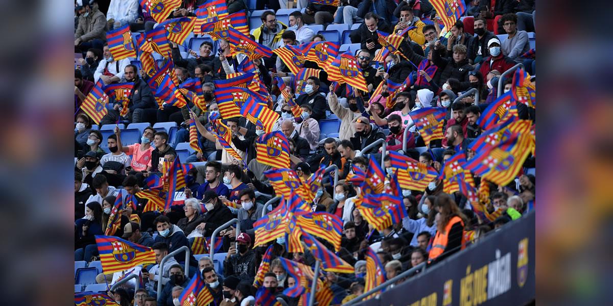 10.378 aficionados asistieron a la presentación de Dani Alves con el Barcelona.