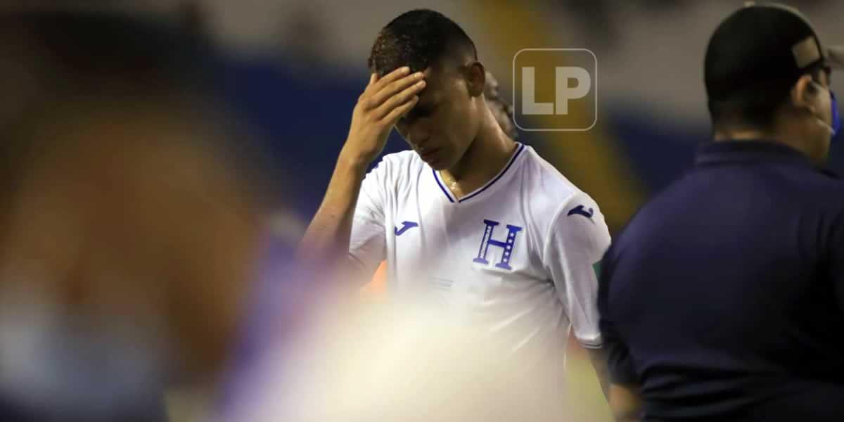 Kervin Arriaga se fue entre lágrimas del campo al final del partido.