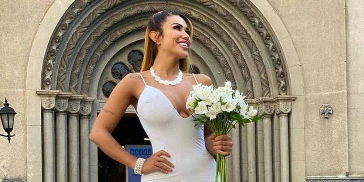 Modelo brasileña que se había casado consigo misma anuncia su divorcio