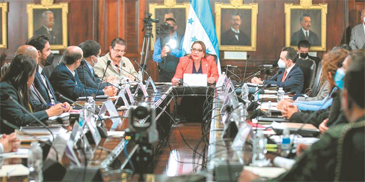 Después de cinco años, S&amp;P rebaja perspectiva de estable a negativa