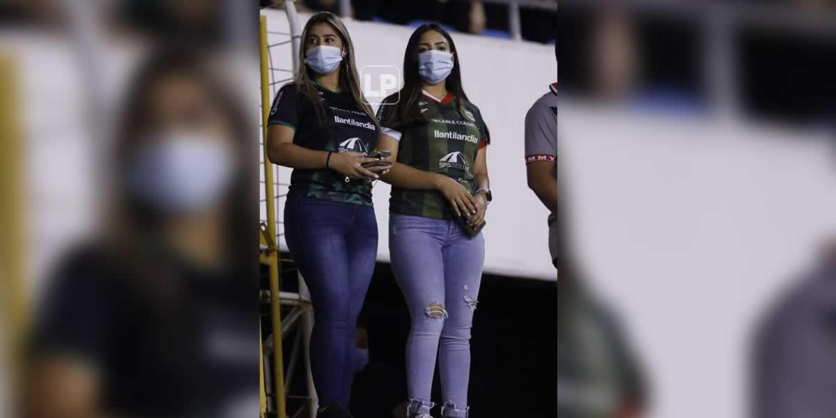 Stephanie Lobo, la hermosa novia del futbolista Cristian Cálix, junto a su guapa amiga Ana Reyes.