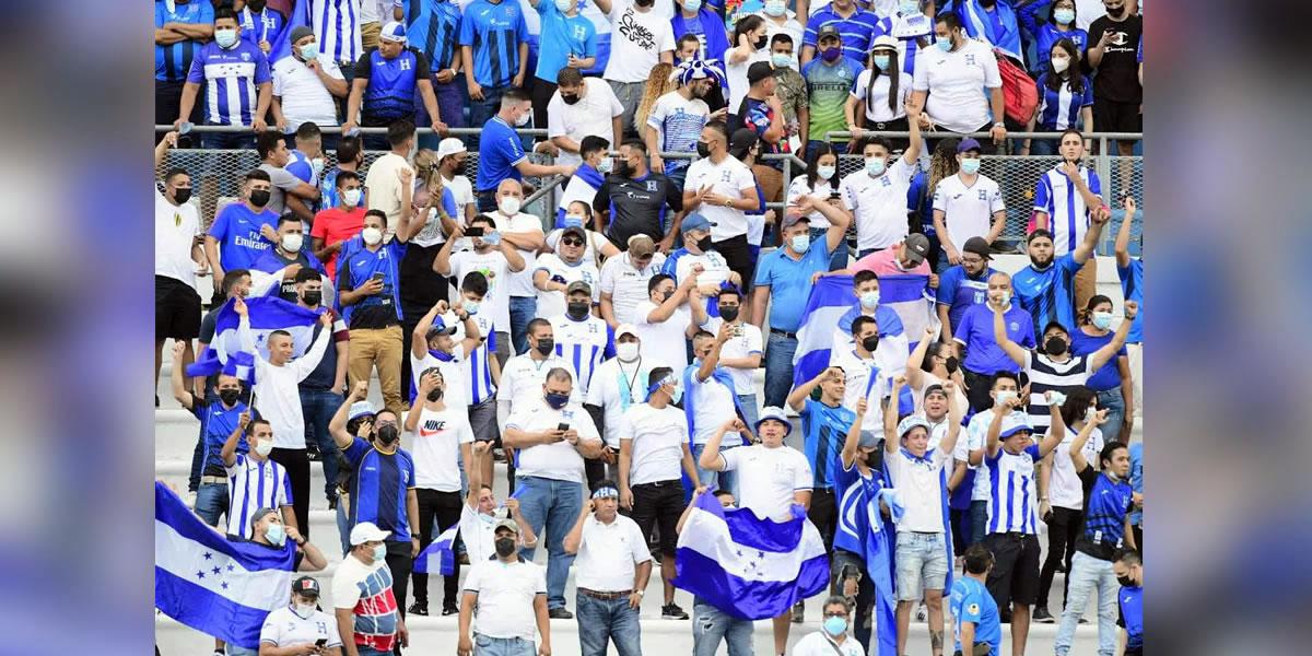 Honduras recibe duro castigo y multa millonaria de FIFA por lo sucedido en juego ante El Salvador