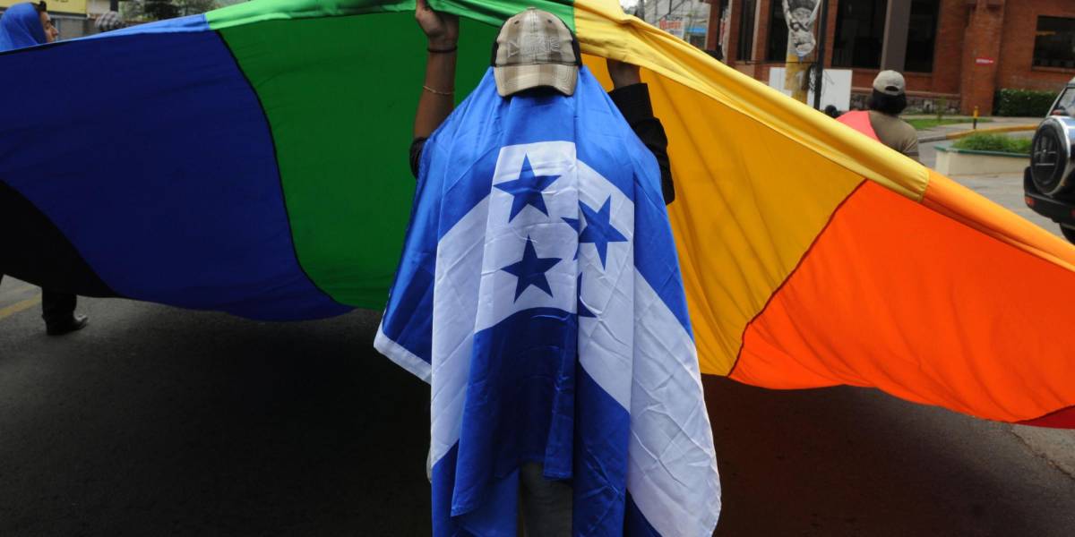 Oacnudh pide a Honduras derogar normativa que prohíbe matrimonio igualitario