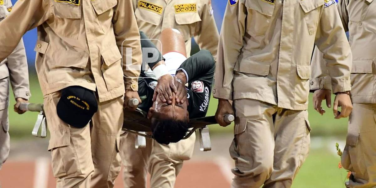 Emilio Izaguirre se lesiona y es trasladado de urgencias al hospital