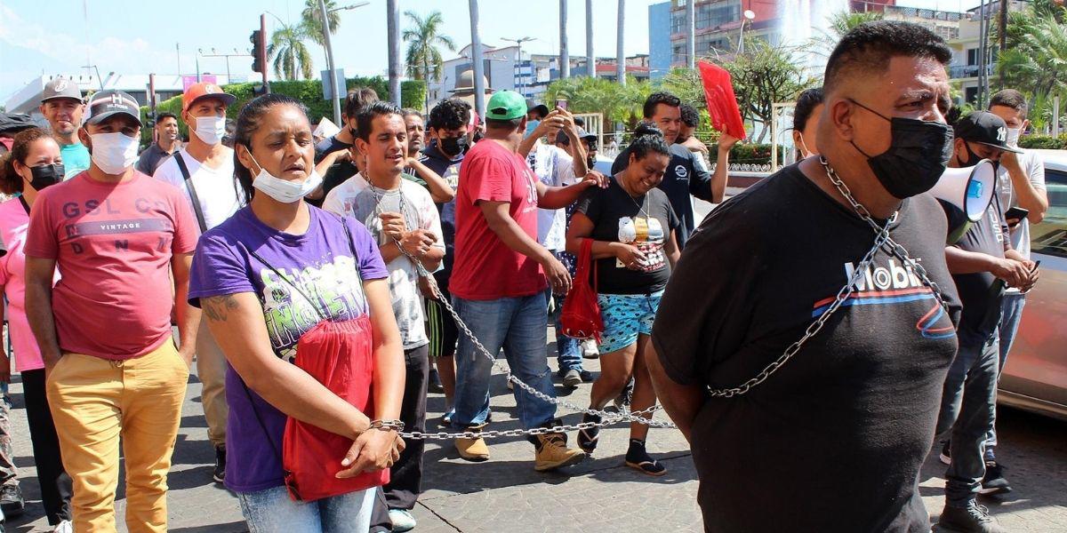 Migrantes hondureños realizan viacrucis en el sur de México para exigir visas