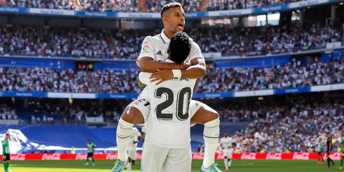 Vinicius y Rodrygo sostienen al Real Madrid en el liderato de la Liga Española ante el Betis
