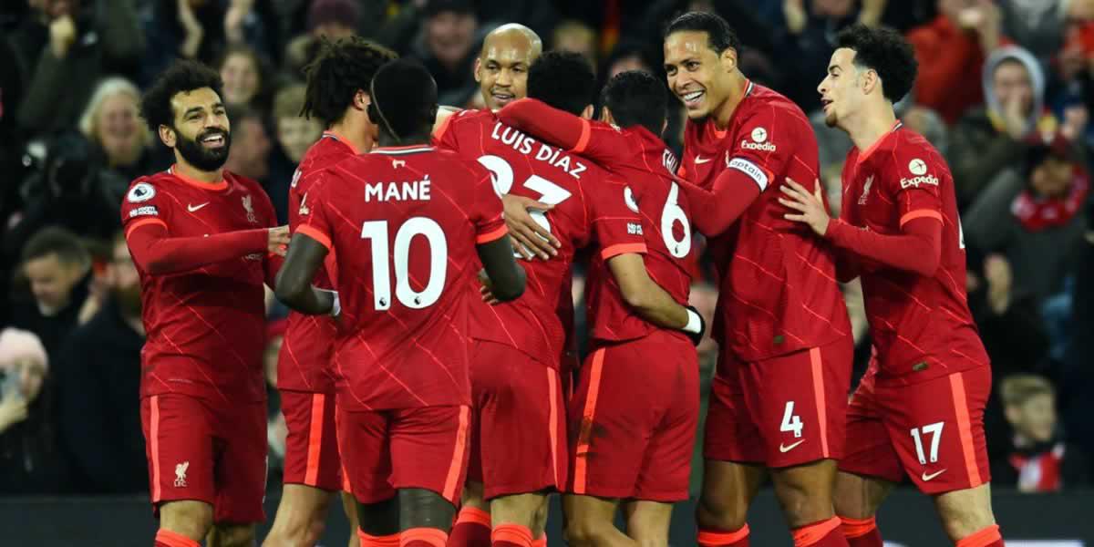 Liverpool aplasta al Leeds de Bielsa y se acerca al Manchester City en la Premier League