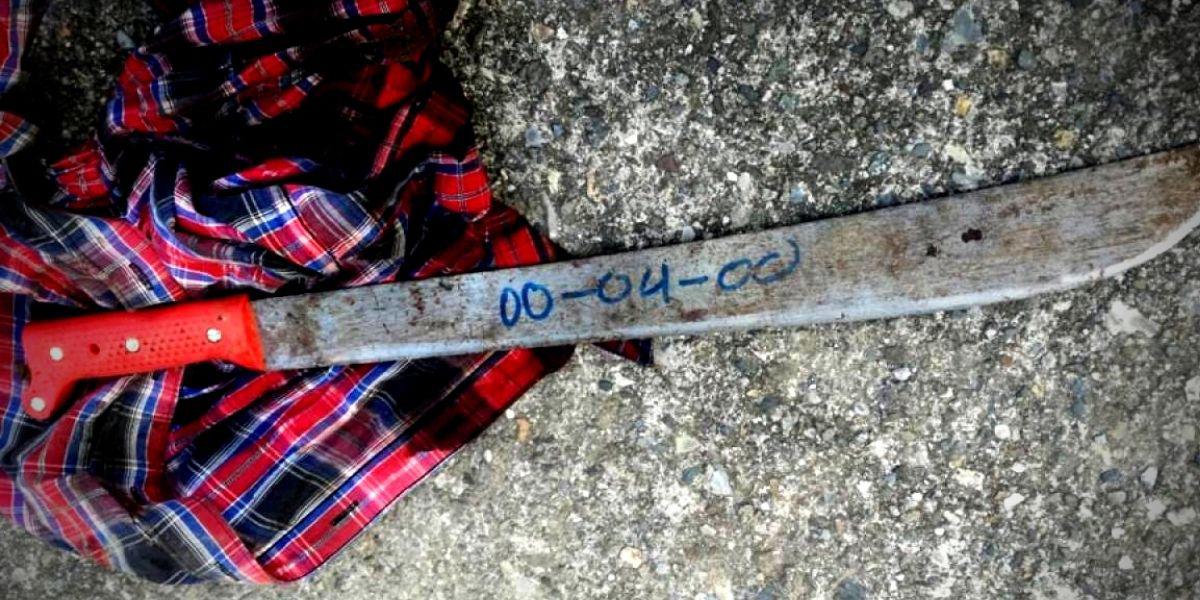 Hombre asesina a machetazos a su vecino en Juticalpa