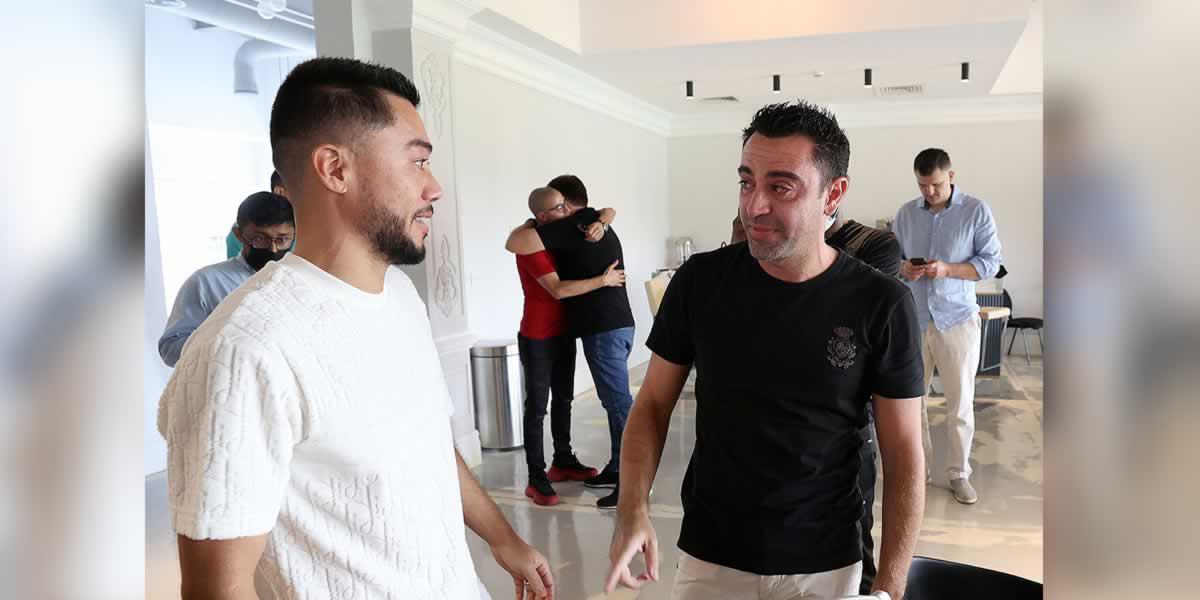 El llanto invadió a Xavi Hernández en su comida de despedida.