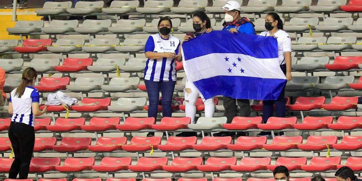 Una familia hondureña viajó desde Honduras hasta Costa Rica para apoyar a la Selección Nacional.