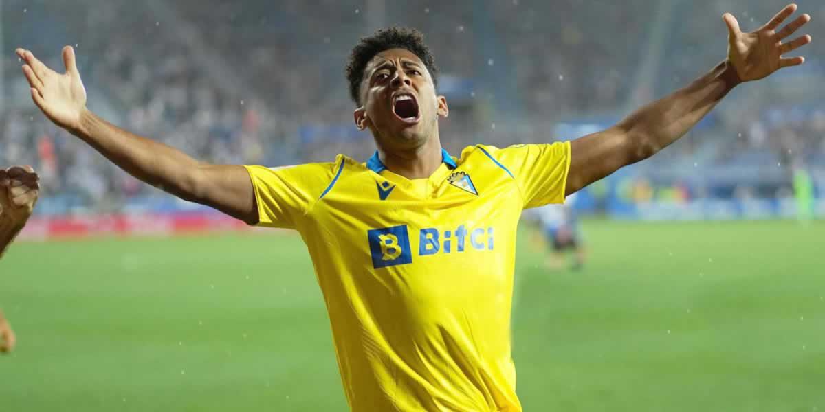 ‘Choco‘ Lozano tendrá aún más competencia en el Cádiz