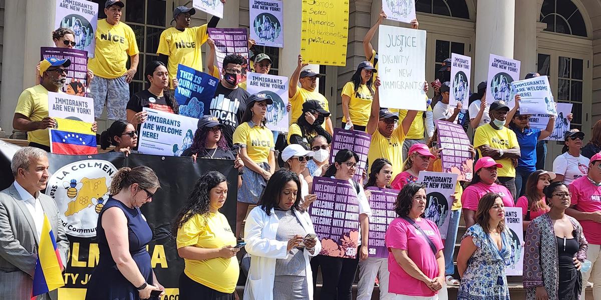 ONG de Nueva York intentan cubrir necesidades de inmigrantes ante oleada