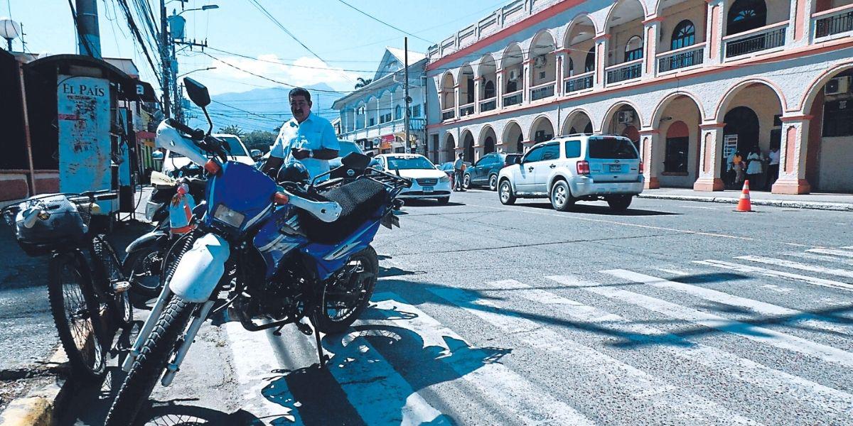 La Ceiba implementará “chachas” y grúas para carros mal estacionados