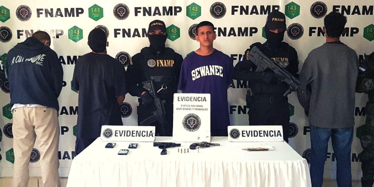Tres menores de edad son arrestados por extorsión en Tegucigalpa
