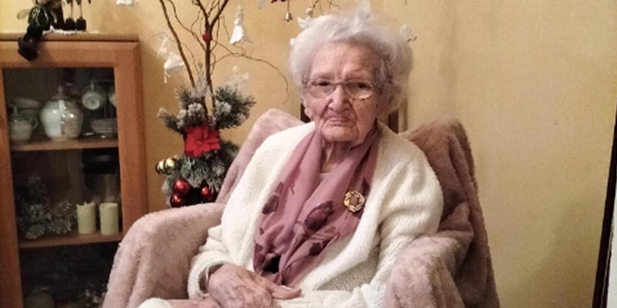 Juniewicz tenía cinco nietos, cuatro bisnietos y cuatro tataranietos, mientras que su hija menor, de 93 años, sigue viva. 