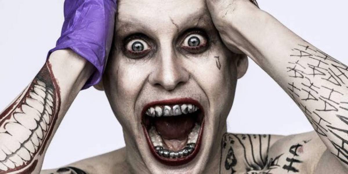 4. Jared Leto, el Joker pandillero<br/>Suicide Squad (2016) actualizó The Joker para el siglo XXI. Este Joker tenía la piel blanca tradicionalmente pálida, que con frecuencia se exhibía, ya que el actor Jared Leto no tenía camisa en varias escenas y fotos publicitarias. <br/><br/>También mostró un tono verde más brillante en su cabello: Scream Green, que fue fabricado por Splat Hair Colour y estaba disponible en Walmart.