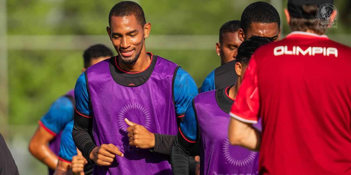 Jerry Bengtson confiesa que rechazó ofertas por quedarse en Olimpia y elogia a Diego Vázquez en la ‘H‘