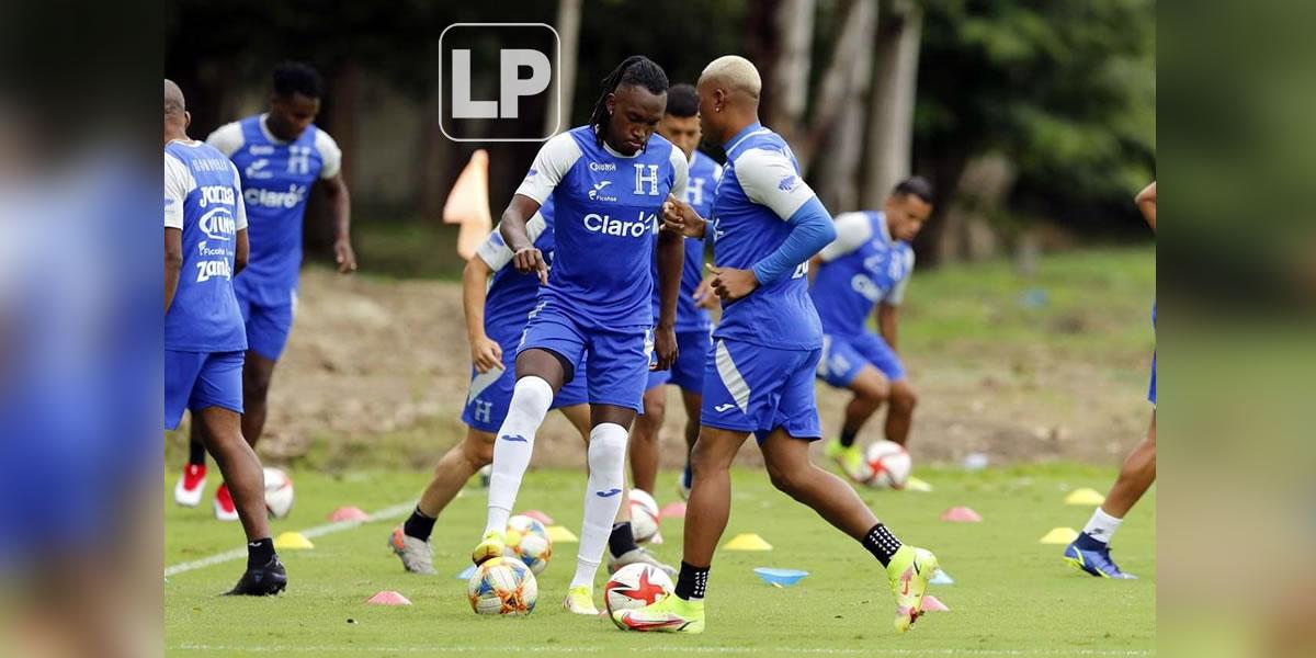 Alberth Elis entrenando con el balón. Marcó el primer gol en la ‘era Bolillo‘.