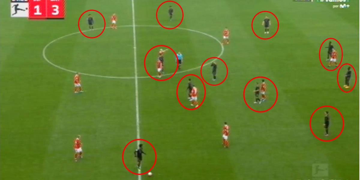 ¡Insólito! El Bayern goleó, pero jugó con 12 futbolistas y puede perder el partido ante el Friburgo