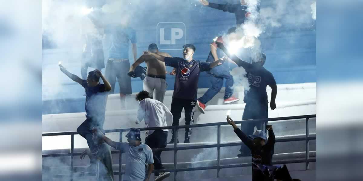 La afición del Motagua celebrando la victoria contra el Marathón.