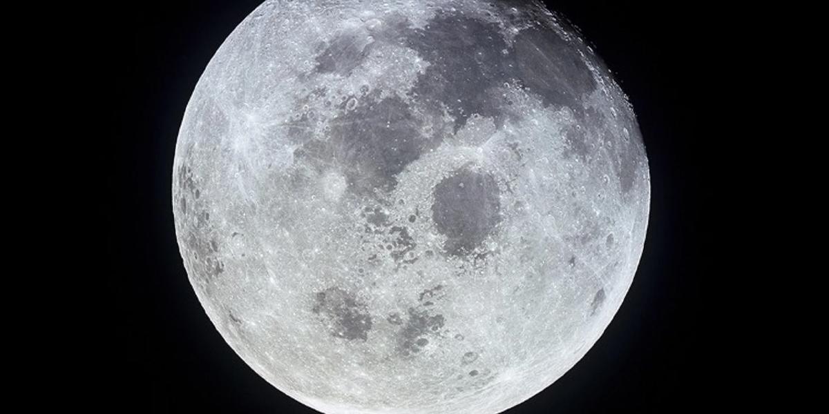 Científicos creen que los restos de un cohete se estrellaron contra la Luna