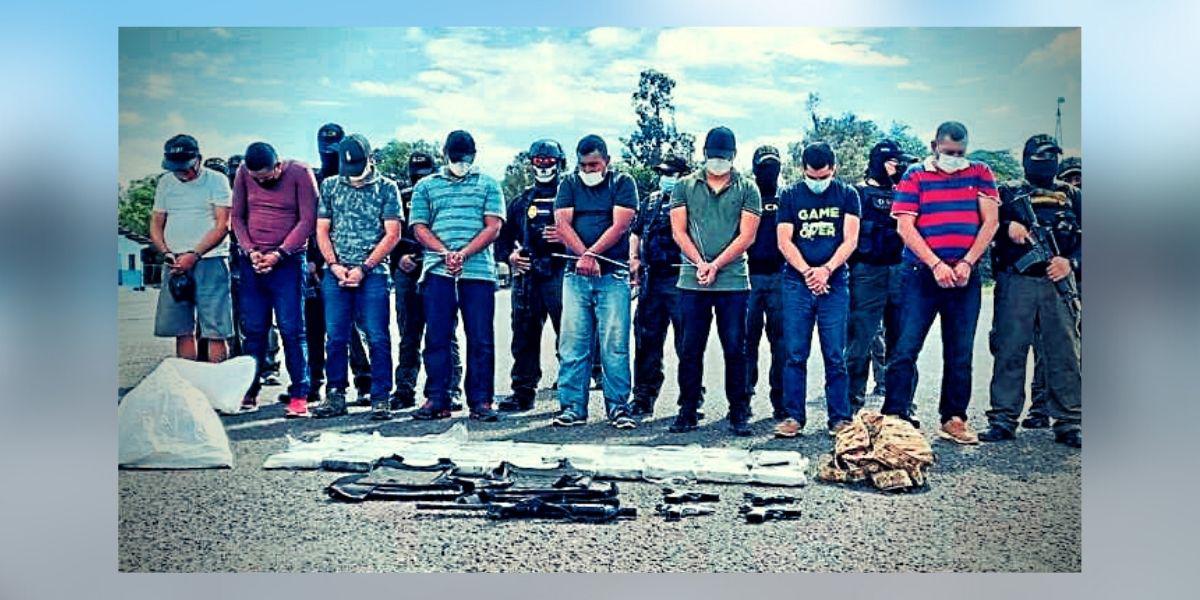 Vinculan con banda “Los Grillos” a policías capturados en quite de droga