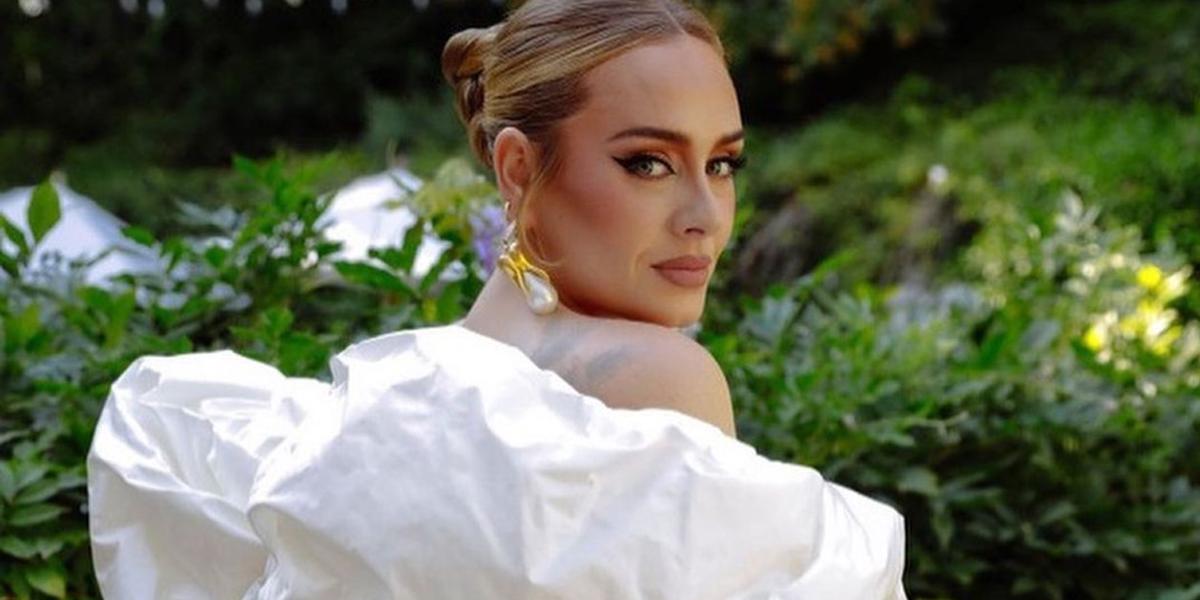 Adele comparte unos segundos de su nueva canción “Easy On Me”