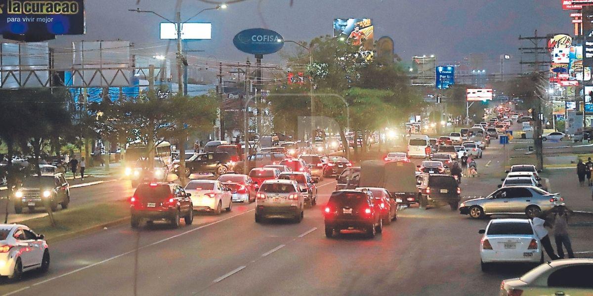 Más de 500,000 carros hay en las calles de SPS en horas pico